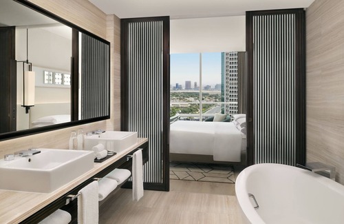 Trade Center Hotel | Sheraton Grand Hotel, Dubai