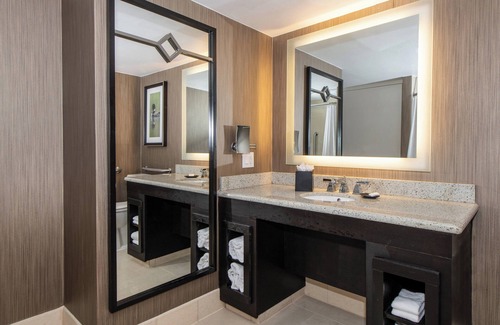 Minnetonka Hotel | Sheraton Minneapolis West Hotel