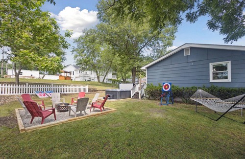 Michigan City House | Sheridan 4-Home Combo | 4 Hot Tubs + 18BR by Beach