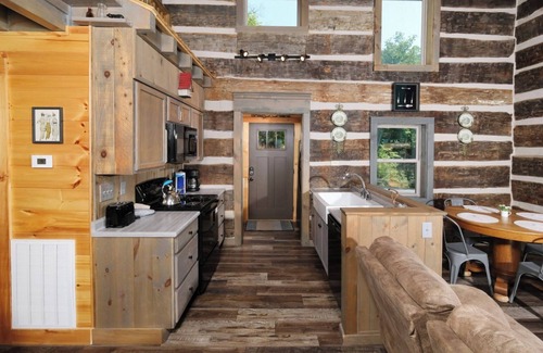 Gatlinburg - Pigeon Forge Cabin | Sheriff's Cabin - Mountain views from your hot tub!