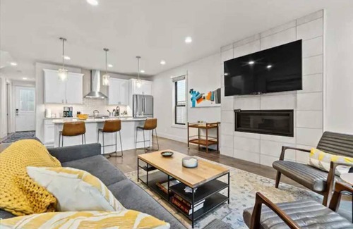 Garden District House | Sherman Avenue/Downtown! Family & Pet Friendly