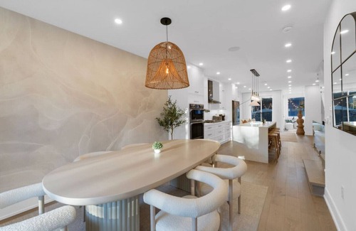 The Danforth Hotel | Sherwood Stays - Parking/HotTub/Gym/Sauna