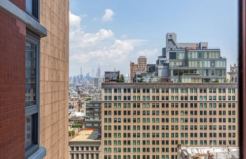 Tribeca Apartment | Shining Tribeca Studio w/Indoor pool + Gym by Blueground