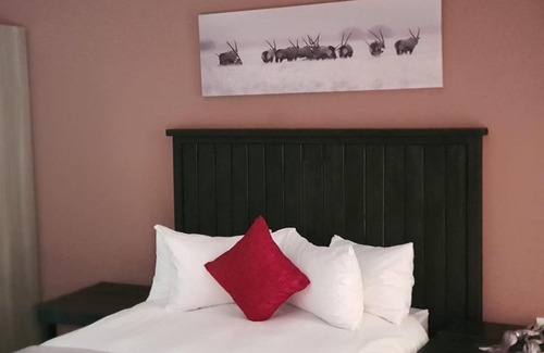 Rustenburg Cabin | Shinkelele Accommodation