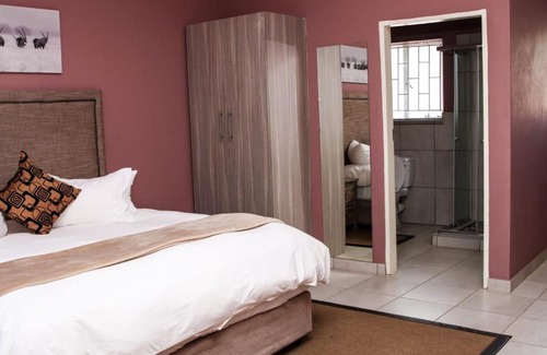 Rustenburg Cabin | Shinkelele Accommodation