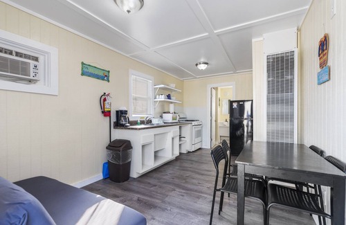 Old Town Cottage | Ship Ahoy! Cabin #1- Double Barr-2 Bedroom/1 Bath, Walk to the Beach, Dogs OK!