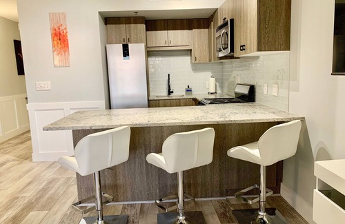 Downtown Wilmington Condo | Ship Faced Condo Riverwalk Downtown Historic Wilmington - Fantastic Location