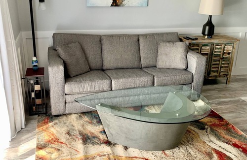 Downtown Wilmington Condo | Ship Faced Condo Riverwalk Downtown Historic Wilmington - Fantastic Location