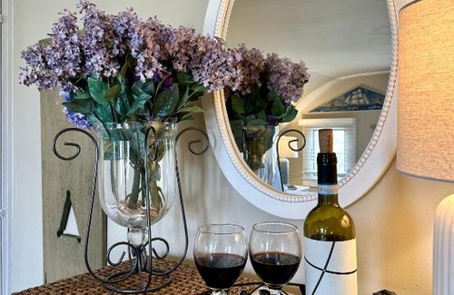 East Orleans Bed & Breakfast | Ship's Knees Inn