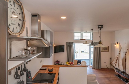 Brixham Cottage | SHIPWRIGHTS, romantic, with a garden in Galmpton, Torbay