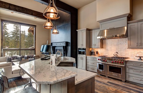 Peak 8 Ski Chalet | Shock Hill modern mountain luxury ski home with 2 master bedrooms