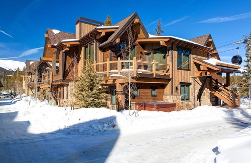 Peak 8 Ski Chalet | Shock Hill modern mountain luxury ski home with 2 master bedrooms