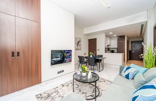Business Bay Apartment | Shopping in Downtown Dubai