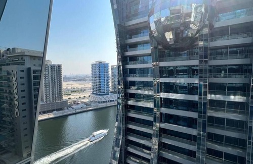 Business Bay Apartment | Shopping in Downtown Dubai