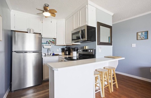 Sneads Ferry Condo | Shore Beats Work - Oceanfront New Balcony 3rd Flr