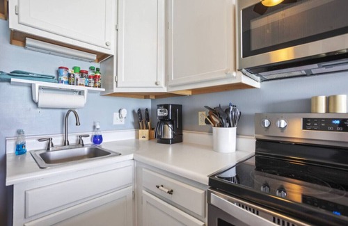 Sneads Ferry Condo | Shore Beats Work - Oceanfront New Balcony 3rd Flr