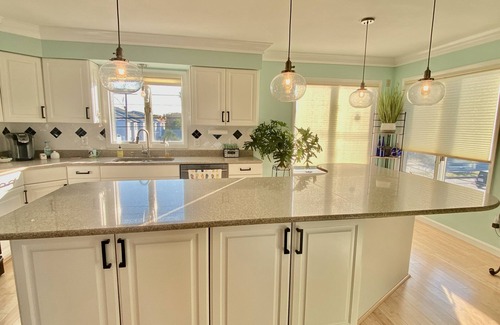 Norfolk Condo | Shore Beats Work . Direct Beachfront!