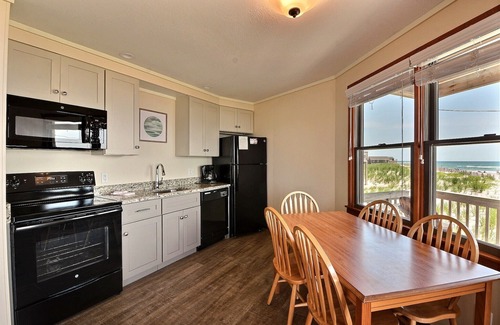 Buxton Cottage | Shore Break Cottage- Steps to Beach- Incredible Views- Community Pool