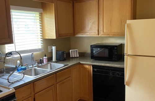 Ashtabula Apartment | Shore Cliff Cottages Unit 5