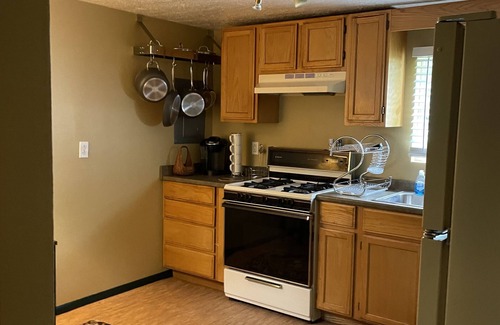 Ashtabula Apartment | Shore Cliff Cottages Unit 5