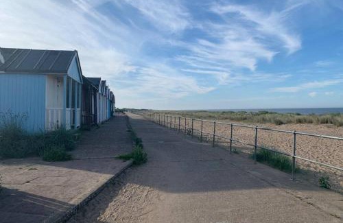 Sandilands House | Shore Lodge. 4 bed bungalow only mtrs from the beach. Sleeps 8