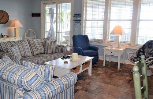 Surfside Beach House | Shore Thing (Stealing Home) - Oceanfront in Surfside Beach