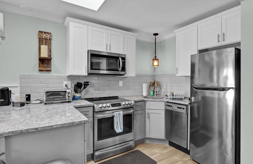Wrightsville Beach Condo | Shorebreak 203 - Updated 1 bedroom condo in the heart of Wrightsville Beach