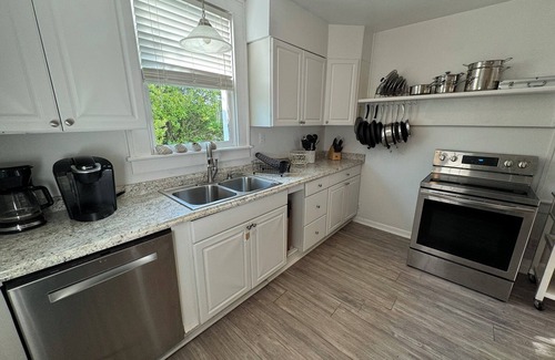 Northeast Virginia Beach House | Shoreline Cottage - Oceanfront - North End VB