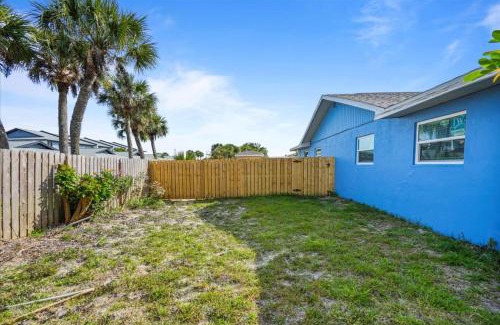 Indian Harbour Beach House | Shoreline Serenity 3bd Dog Friendly Bckyrd
