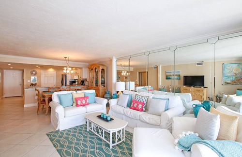 Holiday Isle Condo | Shoreline Towers 2063 spacious unit with great views of beach and water