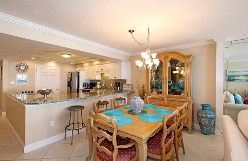 Holiday Isle Condo | Shoreline Towers 2063 spacious unit with great views of beach and water