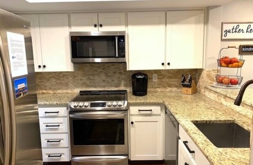 North Shore House | Shorely Heaven: WiFi, Disney+, Amazon Prime, YouTubeTV, (2) Kayaks Wide Water Lake Views