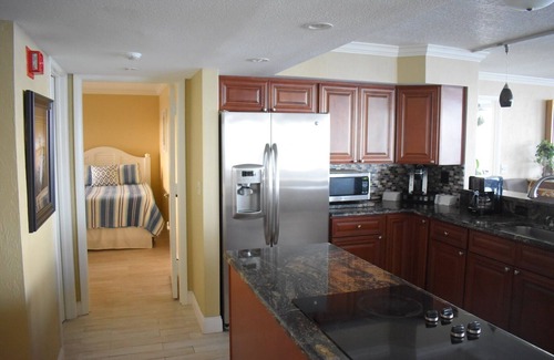 Daytona Beach Shores Condo | Shores Club #407-Owner Managed-Large Pool-Beach ramp-Available weekly 12/20-1/10
