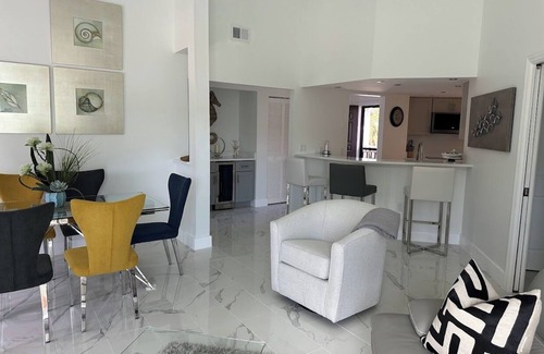 Trailer Estates Apartment | Shorewalk DM condo 2 Bedroom/2 Bath-near Beaches, IMG, Pool, Tennis, Pickleball