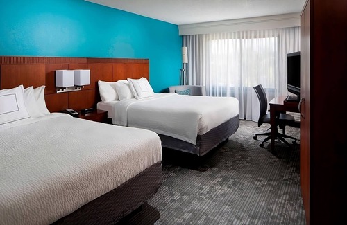 Boca Raton Hotel | Short Drive to Boca Raton Beach! Pets Are Welcome, Free Parking, Pool!