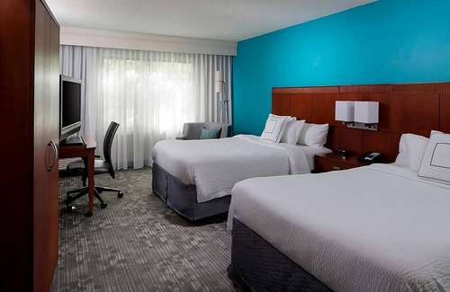 Boca Raton Hotel | Short Drive to Boca Raton Beach! Pets Are Welcome, Free Parking, Pool!