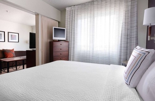 North Dallas Apartment | Short Drive to Dallas Love Field Airport and The Galleria Dallas! FREE Parking!