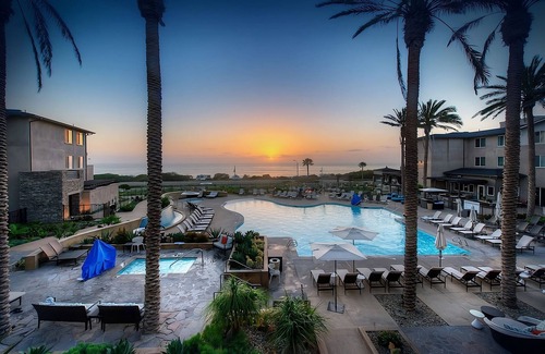 Carlsbad Hotel | Short Drive to Flower Fields: Outdoor Pool, Pet-friendly, Near South State Beach