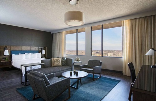 Nashville Hotel | Short Drive to Nashville Zoo and Nashville Airport! Shuttle, Pool, Parking!