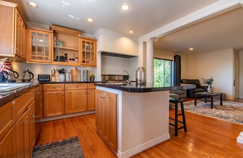 South Seattle House | Short Drive to Stadiums - Large 4 Bedroom House