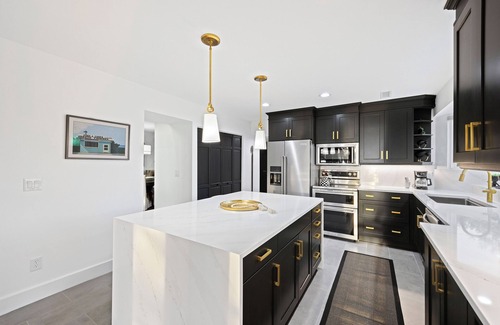 Bohicket Marina Village House | SHORT STAYS! Waterfront at Bohicket - Upgraded Townhome, VIEWS!, Pool Access, Walk to Restaurants!
