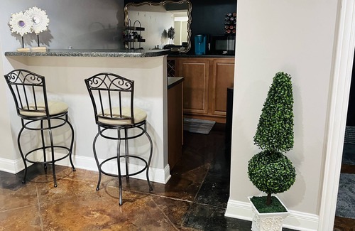 Columbia House | Short term avail! 5 min from MIZZOU,Univ Hospital! Family sized,clean,fenced
