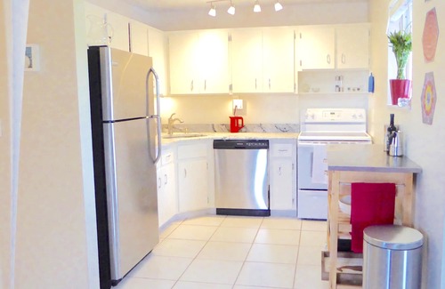 South Palm Park Neighborhood Association Apartment | Short Walk to Beach/Town-Artistic Apt., Gorgeous Garden W/Beautiful Shared Pool
