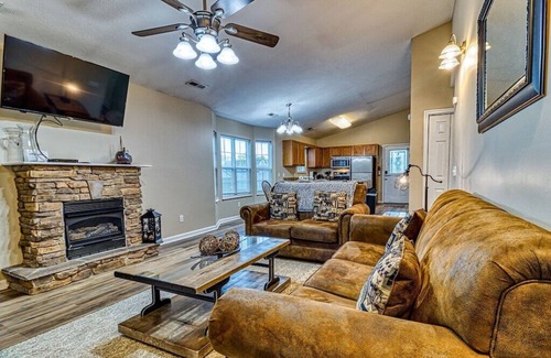 Pigeon Forge Ski Chalet | Short walk to Parkway. 2BR Chalet on Mill Creek