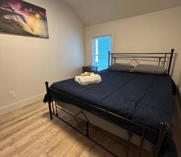 Downtown Niagara Falls House | Short Walk to the Falls Newly Renovated 4 Bedroom