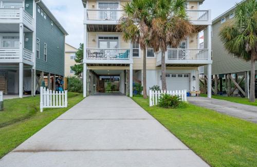 Wilmington Beach House | Short Walk to the Beach - Perfect for Multi-Family Stays