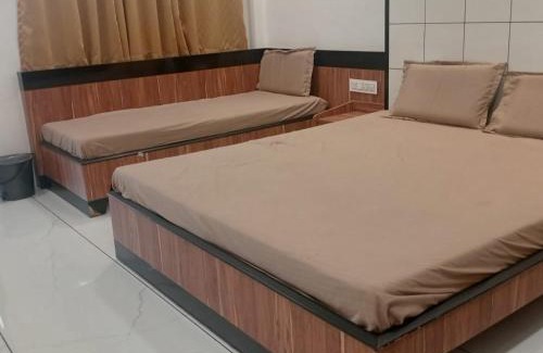 Rau Hotel | Shree Hari Garden