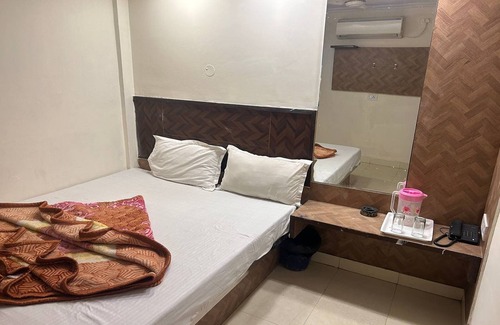 Paharganj Hotel | Shree Lodge Near New Delhi Railway Station, Paharganj