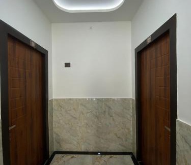 Misrikh Hotel | Shree Premanand Dham Naimisharanya