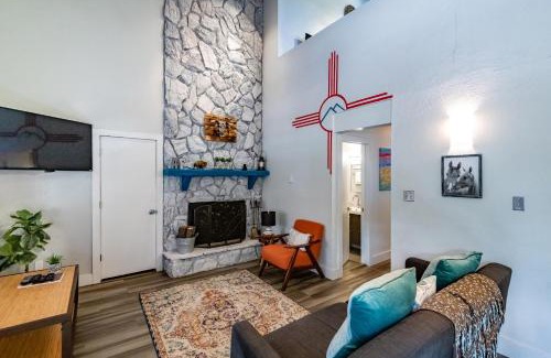 Angel Fire House | Shuttle Path To Ski Resort Family-friendly